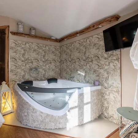 Stunning In With Jacuzzi Vakantiehuis