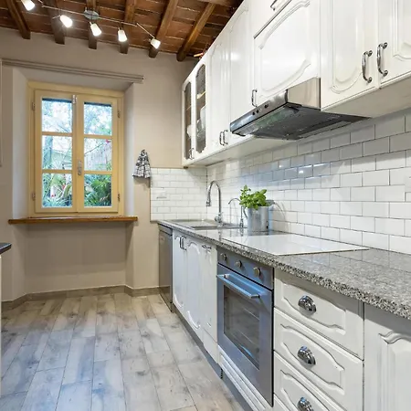 Vakantiehuis Stunning In With Jacuzzi *